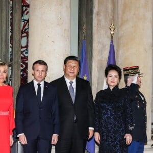 Le président de la République Emmanuel Macron et sa femme Brigitte Macron reçoivent le président de la République populaire de Chine XI Jinping et sa femme femme Peng Liyuan au palais de l'Elysée pour un dîner d'état, Paris, le 25 mars 2019. ©Dominique Jacovides / Bestimage