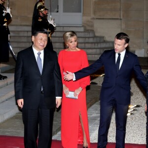 Le président de la République Emmanuel Macron et sa femme Brigitte Macron reçoivent le président de la République populaire de Chine XI Jinping et sa femme femme Peng Liyuan au palais de l'Elysée pour un dîner d'état, Paris, le 25 mars 2019. ©Dominique Jacovides / Bestimage