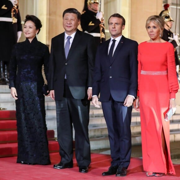 Le président de la République Emmanuel Macron et sa femme Brigitte Macron reçoivent le président de la République populaire de Chine XI Jinping et sa femme femme Peng Liyuan au palais de l'Elysée pour un dîner d'état, Paris, le 25 mars 2019. ©Stéphane Lemouton / Bestimage