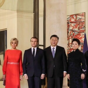 Le président de la République Emmanuel Macron et sa femme Brigitte Macron reçoivent le président de la République populaire de Chine XI Jinping et sa femme femme Peng Liyuan au palais de l'Elysée pour un dîner d'état, Paris, le 25 mars 2019. ©Stéphane Lemouton / Bestimage