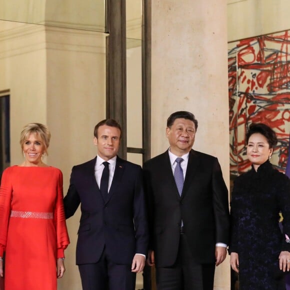 Le président de la République Emmanuel Macron et sa femme Brigitte Macron reçoivent le président de la République populaire de Chine XI Jinping et sa femme femme Peng Liyuan au palais de l'Elysée pour un dîner d'état, Paris, le 25 mars 2019. ©Stéphane Lemouton / Bestimage