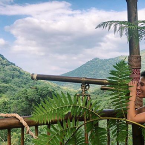 Ninon Dechavanne en Afrique du Sud pendant que son père Christophe Dechavanne tournait la 2e saison de "Je suis une célébrité, sortez-moi de là" (TF1).