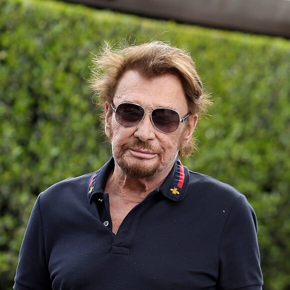 Johnny Hallyday avec sa femme Laeticia, leurs enfants Jade et Joy, Elyette (la grand-mère de Laeticia), Françoise Thibaud (la mère de Laeticia) avec son compagnon Pierre et leurs amis, vont déjeuner au restaurant "Cecconi's" à West Hollywood, pour célébrer leur anniversaire de mariage. Los Angeles, le 25 mars 2017.