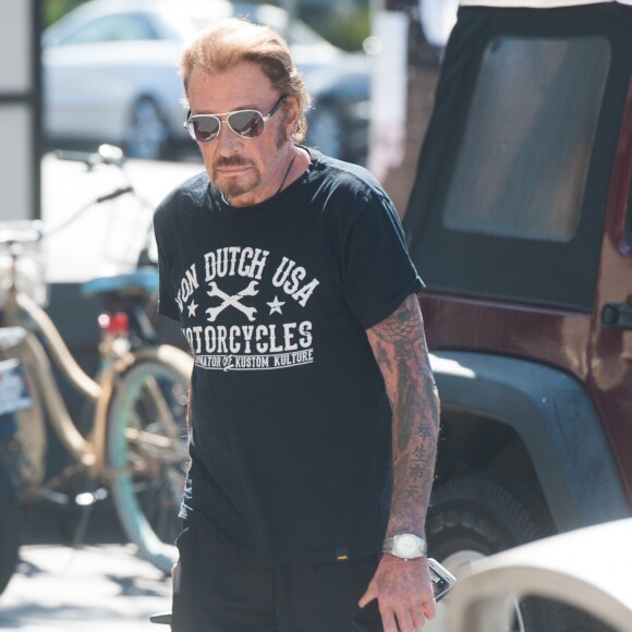 Exclusif - De retour de sa virée à moto sur les traces de "Easy Rider", Johnny Hallyday se rend à son cours de sport à Los Angeles. Le 6 octobre 2016.