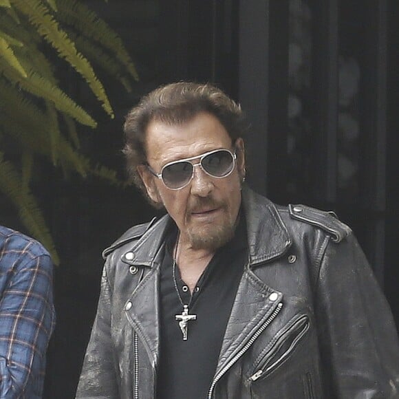 Exclusif - Johnny Hallyday et sa femme Laeticia Hallyday - Johnny Hallyday quitte sa propriété de Pacific Palissades le 12 septembre 2016 pour aller faire une virée à moto et faire "Easy Rider" à l'envers.