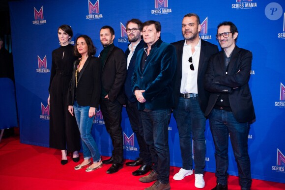 L'équipe de la série "Double Je" lors de la cérémonie de clôture du festival Séries Mania à Lille, le 30 mars 2019.