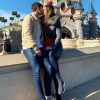 Dylan Deschamps avec sa compagne Mathilde échangent un baiser à Disneyland Paris. Février 2019.