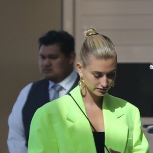 Exclusif - Justin Bieber et Hailey Baldwin Bieber sortent de l'hôtel Waldorf Astoria à Beverly Hills, Los Angeles. Le 27 mars 2019.