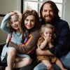 Caterina Scorsone pose avec son mari Rob Giles et leurs deux filles Eliza et Paloma. Instagram le 25 décembre 2018.