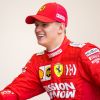 Mick Schumacher discute avec l'équipe Ferrari dans les paddocks après avoir finit 2ème des essais privés de F1 dans la Ferrari SF90 sur circuit de Sakhir, à Bahreïn, le 2 avril 2019.