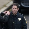 Exclusif - Mark Wahlberg déguisé en agent de police pour le tournage du film Wonderland à Boston, le 30 octobre 2018  For germany call for price Exclusive - Mark Wahlberg wears a Boston Police uniform with snow in the background on the set of "Wonderland". Mark speaks with director Peter Berg in between takes. 30th october 201830/10/2018 - Boston