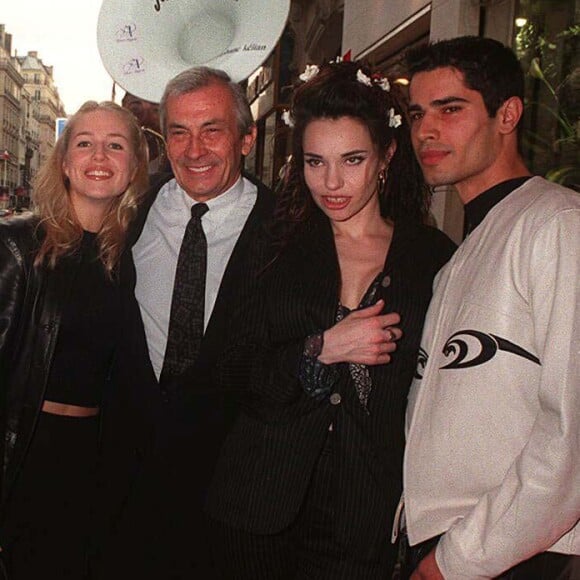 Jean-Louis David, Cameron, Natty, Michou, Cachou et Béatrice Dalle lors de l'inauguration d'un salon de coiffure Jean-Louis David le 17/04/1996