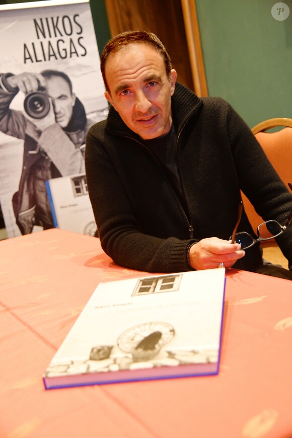 Exclusif - Nikos Aliagas présente son travail photographique au Centre Universitaire Méditérannéen à Nice, France, le 3 avril 2019. Nikos Aliagas, l'animateur de "The Voice", de 50 minutes inside, et journaliste de la matinale d'Europe 1, a passé plus de 2 heures à échanger avec le plublic sur sa passion, la photographie. Venu présenter son nouvel livre de photos en Noir et Blanc "L'épreuve du temps" publié aux Éditions de la Martinière. © Bruno Bebert/Bestimage