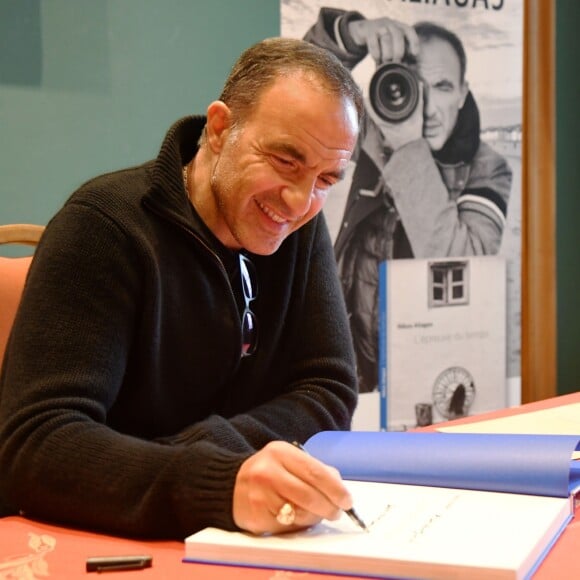 Exclusif - Nikos Aliagas présente son travail photographique au Centre Universitaire Méditérannéen à Nice, France, le 3 avril 2019. Nikos Aliagas, l'animateur de "The Voice", de 50 minutes inside, et journaliste de la matinale d'Europe 1, a passé plus de 2 heures à échanger avec le plublic sur sa passion, la photographie. Venu présenter son nouvel livre de photos en Noir et Blanc "L'épreuve du temps" publié aux Éditions de la Martinière. © Bruno Bebert/Bestimage