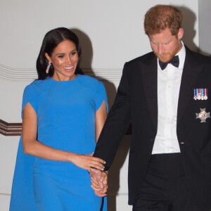 Le prince Harry et Meghan Markle, en robe Safiyaa, arrivent au dîner d'Etat donné en leur honneur à Suva, Îles Fidji le 23 octobre 2018.