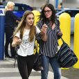 Exclusif - Courteney Cox arrive avec sa fille Coco Arquette à l'aéroport de Miami, le 30 mars 2017, pour une petite escapade.