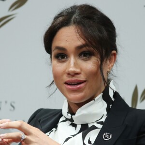 Meghan Markle (enceinte), duchesse de Sussex, lors d'une discussion conjointe avec le Trust The Queen's Commonwealth à l'occasion de la journée mondiale du droit des femmes. Londres, le 8 mars 2019