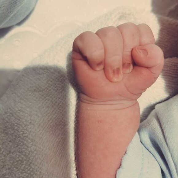 Antoine Griezmann annonce la naissance de son fils Amaro le 8 avril 2019, jour de du 3e anniversaire de sa fille Mia.