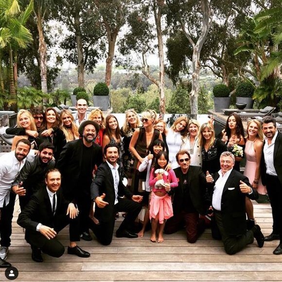 Laeticia et Johnny Hallyday avec leurs filles Jade et Joy au mariage de Jean-Claude Sindres à Los Angeles en mai 2016.