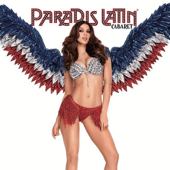 Iris Mittenaere, meneuse de revue pour "L'oiseau paradis" au Parais Latin. Un cliché dévoilé le 17 mars 2019.