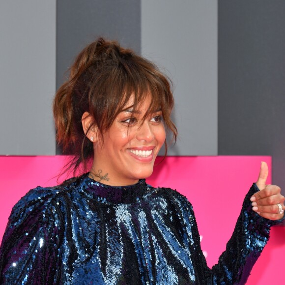 Amel Bent pour la série 'Kings' lors du photocall de la 5ème montée des marches de la 2ème édition du "Canneseries" au palais des Festivals à Cannes, France, le 9 avril 2019. © Bruno Bébert/Bestimage