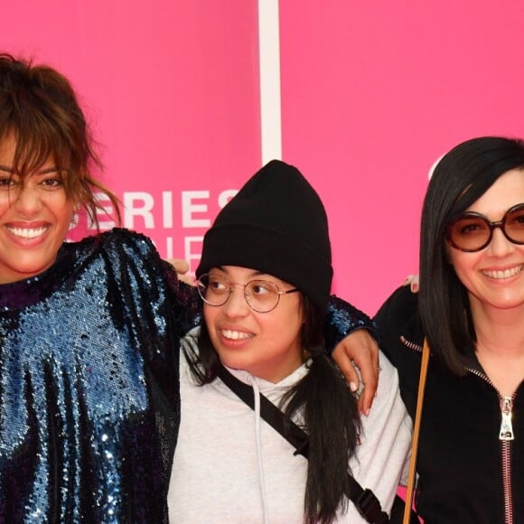 Mika Tard, la productrice, Amel Bent, Melha Bedia, Sylvie Hoarau et Katia Lewkowicz pour la série 'Kings' lors du photocall de la 5ème montée des marches de la 2ème édition du "Canneseries" au palais des Festivals à Cannes, France, le 9 avril 2019. © Bruno Bébert/Bestimage