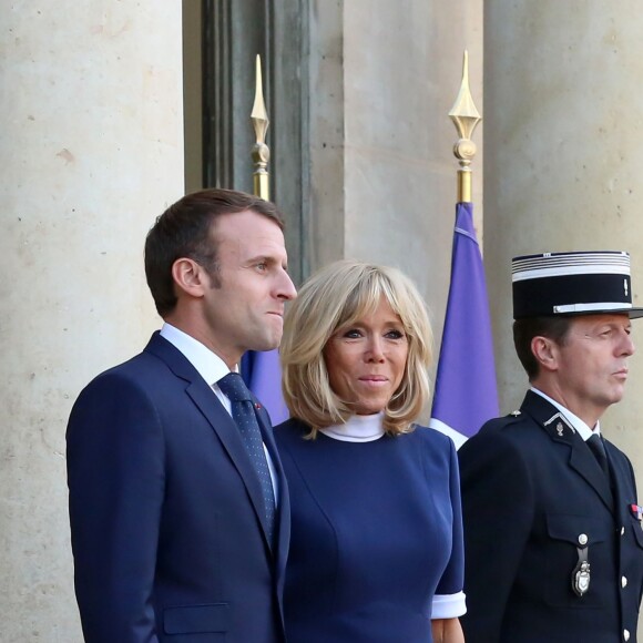 Le président de la république, Emmanuel Macron aux côtés de la première dame Brigitte Macron reçoit le président du Chili, Sebastian Pinera et sa femme, María Cecilia Morel Montes, pour un entretien au Palais de l'Elysée à Paris le 8 Octobre 2018 © Stéphane Lemouton / Bestimage