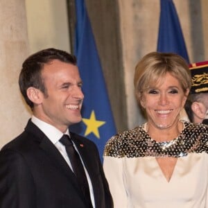 Le président de la République Emmanuel Macron et sa femme la Première Dame Brigitte Macron (Trogneux) - Le grand-duc et la grande-duchesse de Luxembourg assistent au Dîner d'Etat, au Palais présidentiel de l'Elysée, offert par le président de la République française et sa femme la Première Dame à l'occasion d'une Visite d'Etat en France à Paris, France, le 19 mars 2018. © Jacovides-Moreau/Bestimage