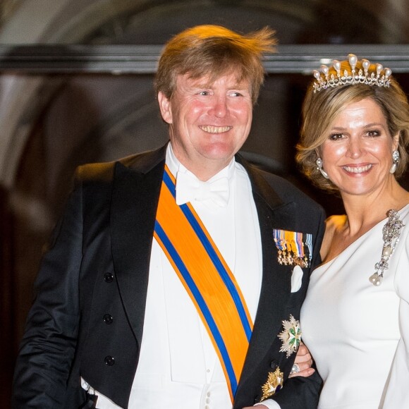 Le roi Willem-Alexander des Pays-Bas et la reine Maxima lors du dîner de gala en l'honneur du corps diplomatique au palais royal à Amsterdam le 9 avril 2019.