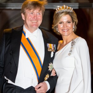 Le roi Willem-Alexander des Pays-Bas et la reine Maxima lors du dîner de gala en l'honneur du corps diplomatique au palais royal à Amsterdam le 9 avril 2019.