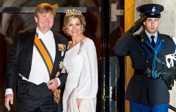 Le roi Willem-Alexander des Pays-Bas et la reine Maxima lors du dîner de gala en l'honneur du corps diplomatique au palais royal à Amsterdam le 9 avril 2019.