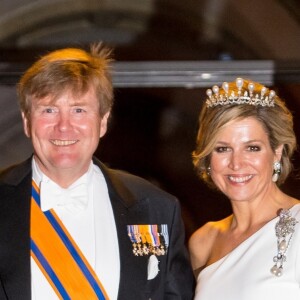 Le roi Willem-Alexander des Pays-Bas et la reine Maxima des Pays-Bas lors du dîner de gala annuel en l'honneur du corps diplomatique au palais royal à Amsterdam le 9 avril 2019.