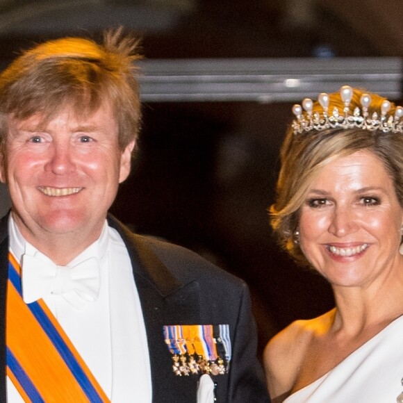 Le roi Willem-Alexander des Pays-Bas et la reine Maxima des Pays-Bas lors du dîner de gala annuel en l'honneur du corps diplomatique au palais royal à Amsterdam le 9 avril 2019.