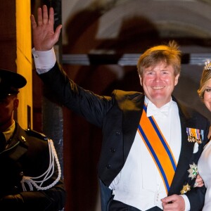 Le roi Willem-Alexander des Pays-Bas et la reine Maxima des Pays-Bas lors du dîner de gala annuel en l'honneur du corps diplomatique au palais royal à Amsterdam le 9 avril 2019.