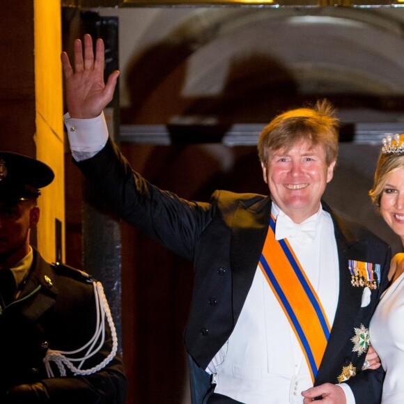 Le roi Willem-Alexander des Pays-Bas et la reine Maxima des Pays-Bas lors du dîner de gala annuel en l'honneur du corps diplomatique au palais royal à Amsterdam le 9 avril 2019.