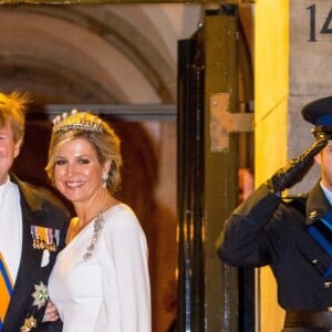 Le roi Willem-Alexander des Pays-Bas et la reine Maxima des Pays-Bas lors du dîner de gala annuel en l'honneur du corps diplomatique au palais royal à Amsterdam le 9 avril 2019.