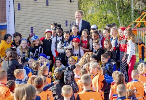Le roi Willem-Alexander des Pays-Bas lors de l'ouverture des Jeux du Roi à l'école primaire Arke à Lemmer le 12 avril 2019