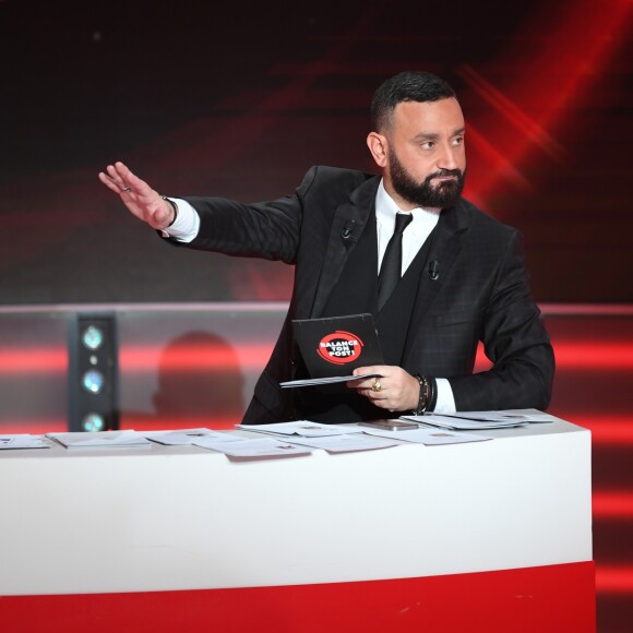 Exclusif - Le "grand débat national" s'est invité sur le plateau de l'émission Balance ton post! , présenté par l'animateur Cyril Hanouna sur C8 vendredi soir 25 janvier 2019 . © Sebastien Valiela / Bestimage