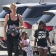 Exclusif - Charlize Theron se promène avec ses enfants Jackson et August dans les rues de Los Angeles, le 28 septembre 2018