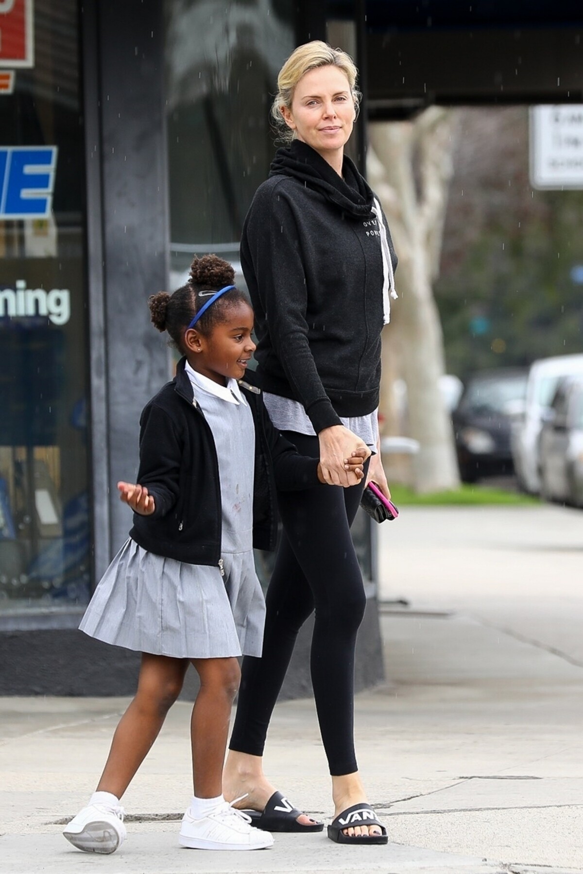 Photo : Exclusif - Charlize Theron est allée déguster des yaourts