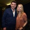 Tonya Kinzinger non loin d'un Philippe Risoli barbu pour une soirée théâtre