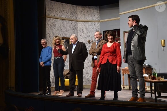 Exclusif - Franck Capilleri, Claudine Barjol, Henri Guybet, Loïse de Jadaut, Franck Dosogne et Alain Cerrer lors de la première de la pièce de théâtre "Un drôle de mariage pour tous" au théâtre Daunou à Paris, France, le 17 avril 2019. © Giancarlo Gorassini/Bestimage