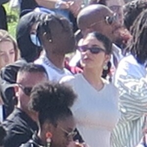 Le clan Kardashian (Kim, Khloe et Kourtney Kardashian, Kris, Kendall et Kylie Jenner) et leurs amis (Luka Shabbat, Hailey Balwin, Travis Scott, assistent à la messe de Kanye West lors du festival "Coachella 2019" à Indio, le 21 avril 2019.