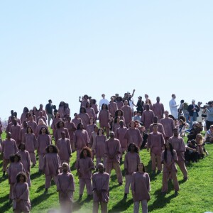 Le clan Kardashian (Kim, Khloe et Kourtney Kardashian, Kris, Kendall et Kylie Jenner) et leurs amis (Luka Shabbat, Hailey Balwin, Travis Scott, assistent à la messe de Kanye West lors du festival "Coachella 2019" à Indio, le 21 avril 2019.