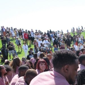 Le clan Kardashian (Kim, Khloe et Kourtney Kardashian, Kris, Kendall et Kylie Jenner) et leurs amis (Luka Shabbat, Hailey Balwin, Travis Scott, assistent à la messe de Kanye West lors du festival "Coachella 2019" à Indio, le 21 avril 2019.