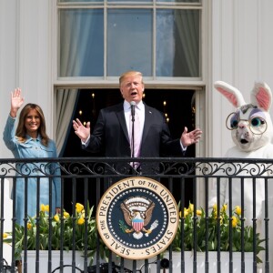 Le président Donald Trump et la première dame Melania Trump lors de la chasse annuelle d'oeuf de Pâques à la Maison Blanche à Washington le 22 avril 2019.