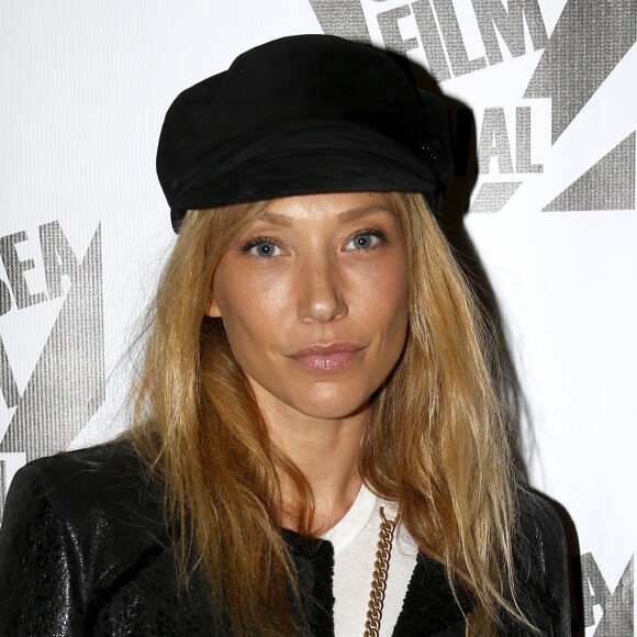 Laura Smet présente son court-métrage "Thomas" au festival du film de Chelsea au cinéma AMC à New York le 20 octobre 2018. Le lendemain de la sortie de l'album posthume de son père Johnny Hallyday. Pour son premier court-métrage, Laura Smet a confié le premier rôle à sa mère N.Baye.