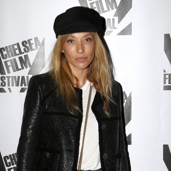 Laura Smet présente son court-métrage "Thomas" au festival du film de Chelsea au cinéma AMC à New York le 20 octobre 2018. Le lendemain de la sortie de l'album posthume de son père Johnny Hallyday. Pour son premier court-métrage, Laura Smet a confié le premier rôle à sa mère N.Baye.