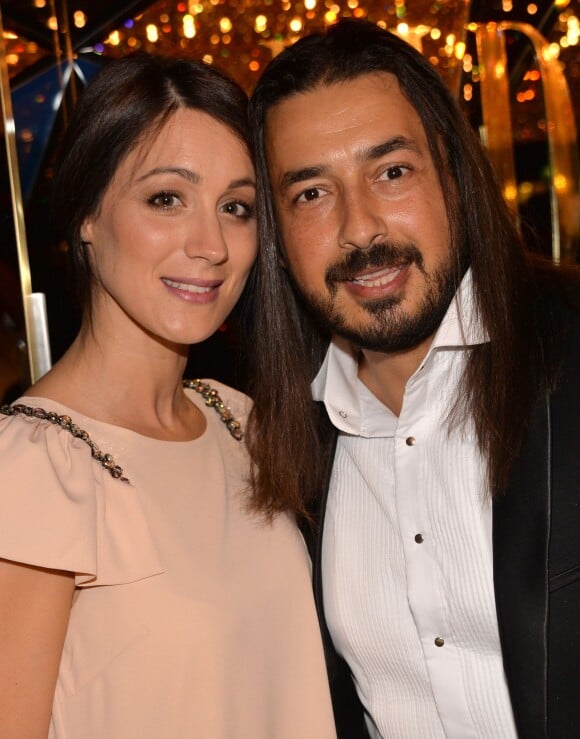 Moundir et son épouse Inès enceinte - 10e cérémonie des Globes de Cristal au Lido à Paris, le 13 avril 2015.