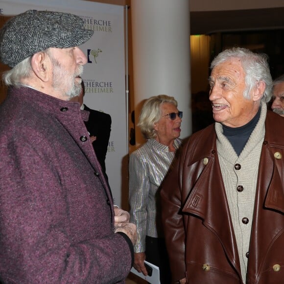 Jean-Pierre Marielle et Jean-Paul Belmondo lors du 12e Gala de l'Association pour la Recherche sur Alzheimer à la salle Pleyel dans le 8e arrondissement, à Paris, le 30 janvier 2017. © Cyril Moreau/Bestimage